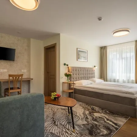 Elegancija, Vasario 16-osios Gatve 4 Παλάγκα