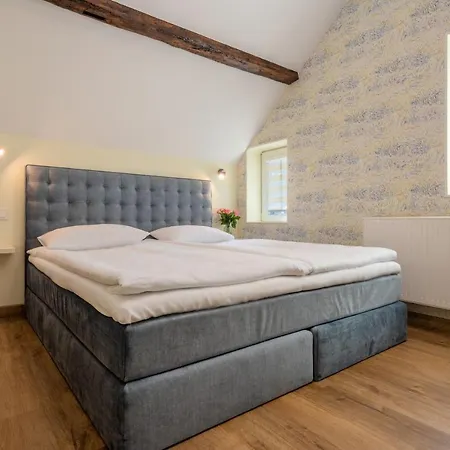 Elegancija, Vasario 16-osios Gatve 4