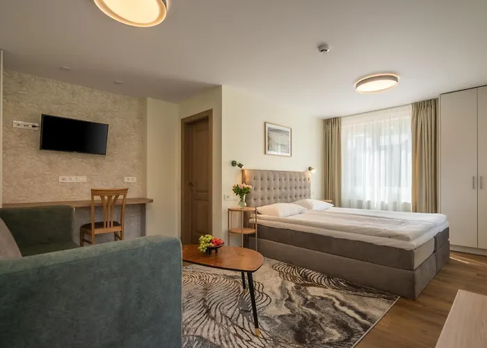 Elegancija, Vasario 16-osios Gatve 4 帕兰加